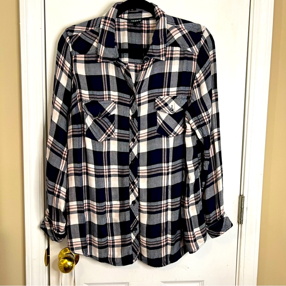 Torrid Navy White with Hint of Plaid Button up blouse Size 2 for Torrid Size. 2X